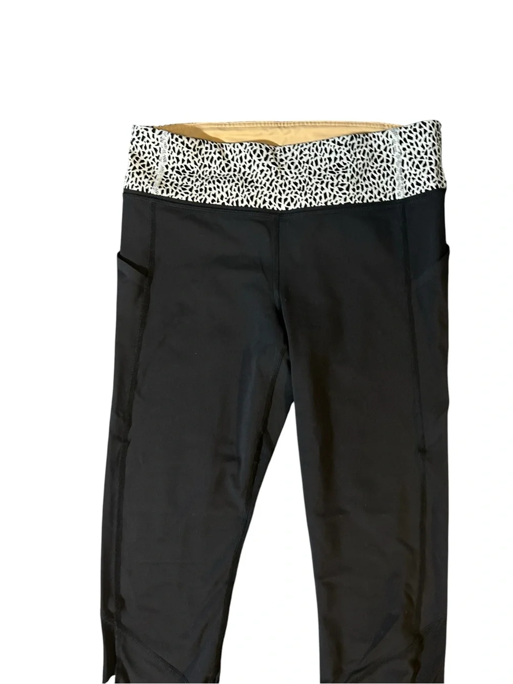 lululemon athletica Black Capri leggings size 6